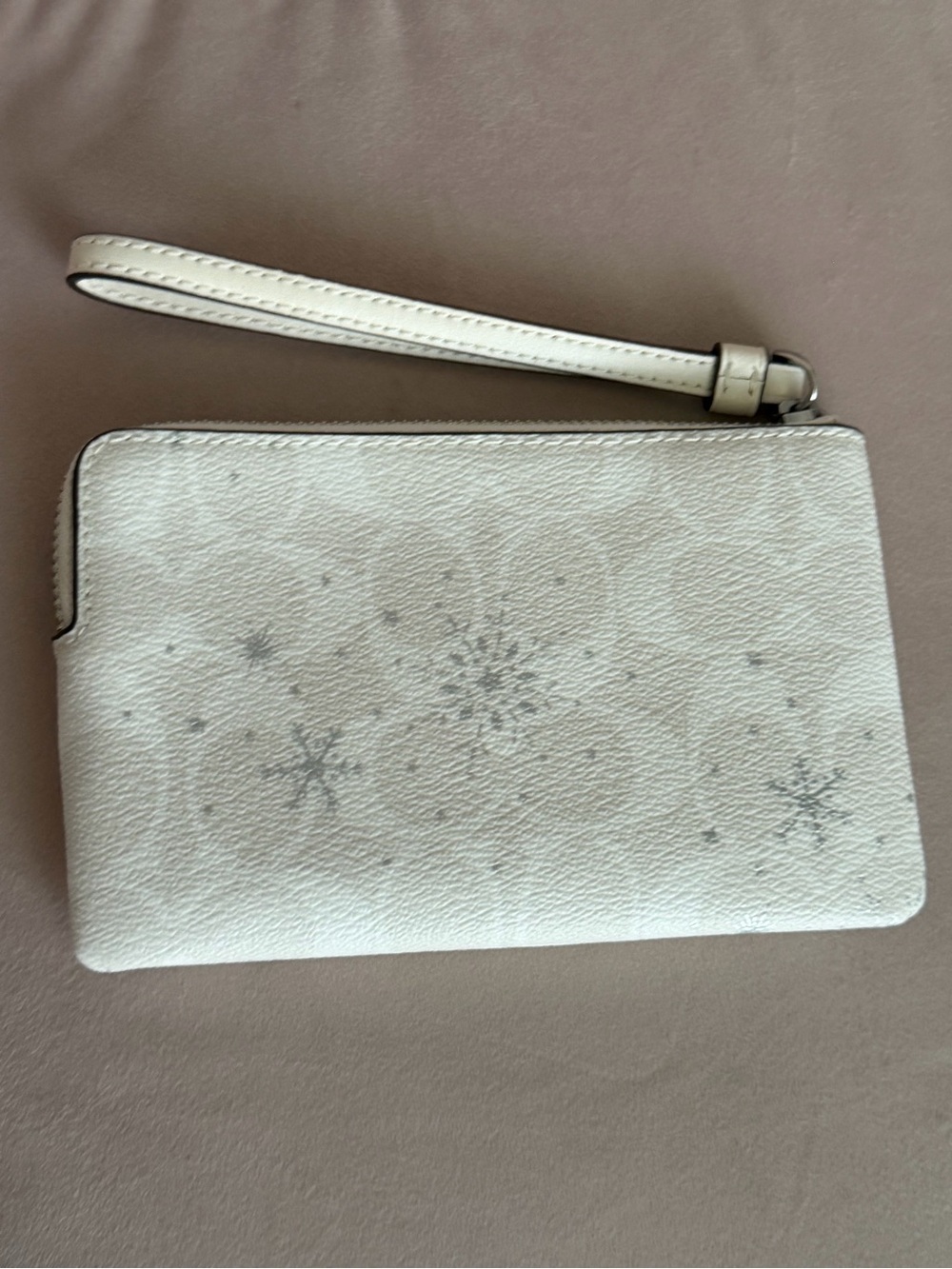 COACH C1862 Corner Zip Wristlet in Snowflake Signature❄️ - Picture 12 of 16